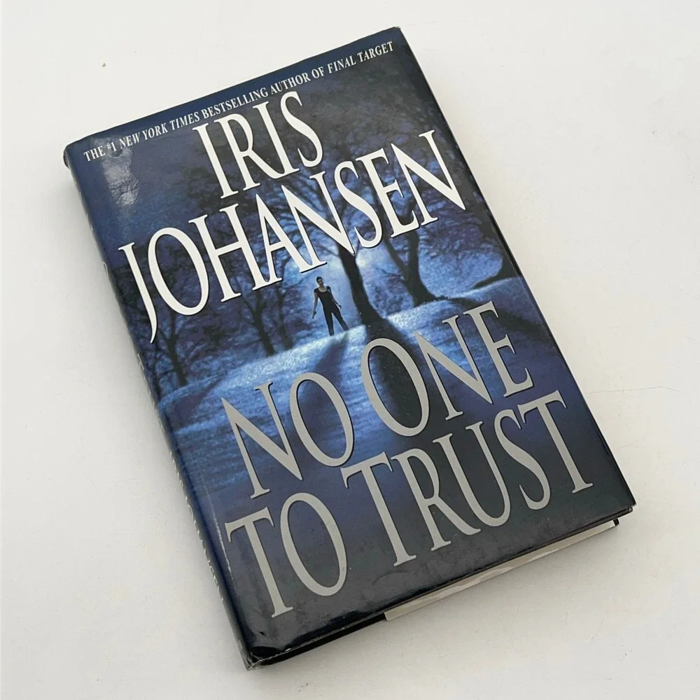 No One to Trust Iris Johansen‎ Hardcover 2002 Bantam Thriller Suspense